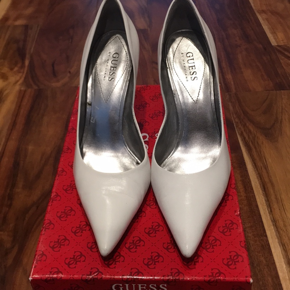 Guess soft white leather Pump